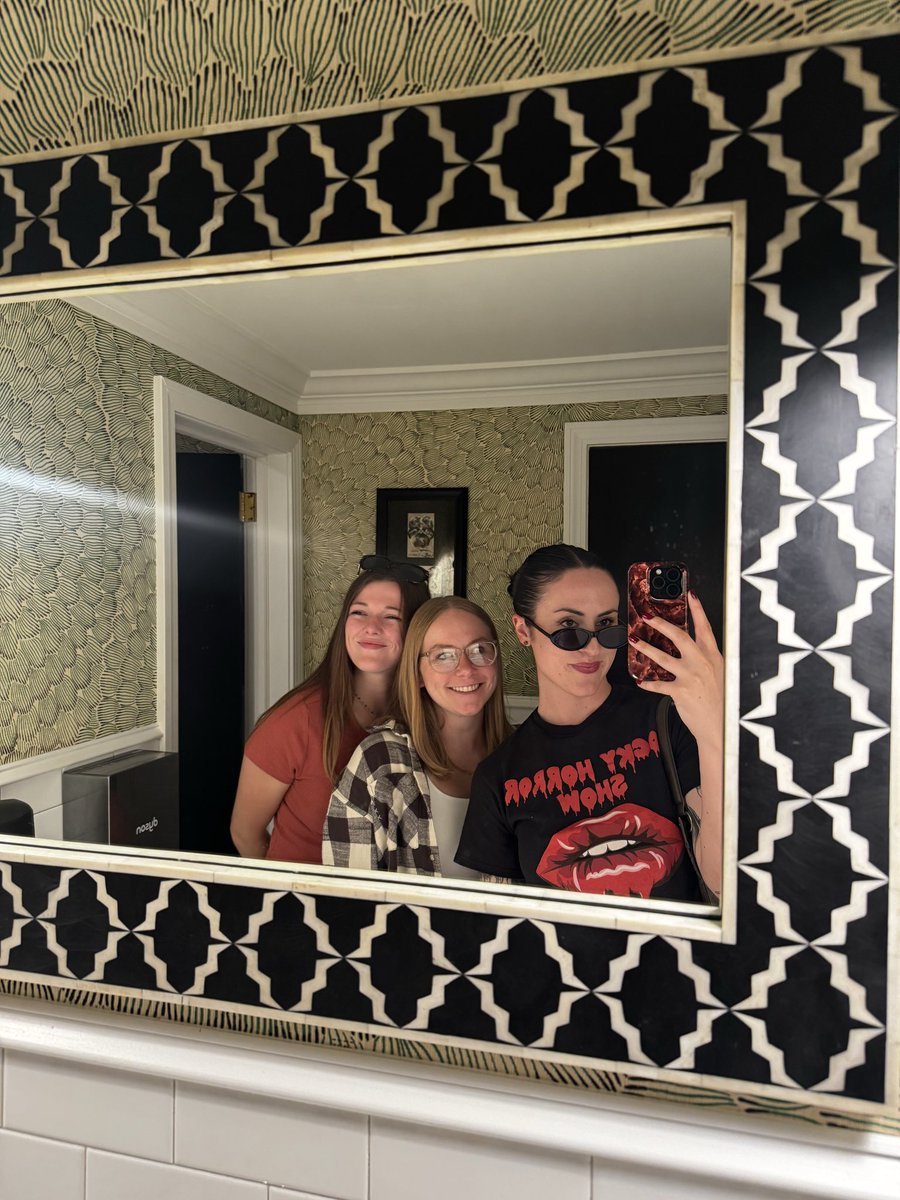 taylorundeadd's tweet photo. 🖤 https://t.co/EYydRmqeLJ
