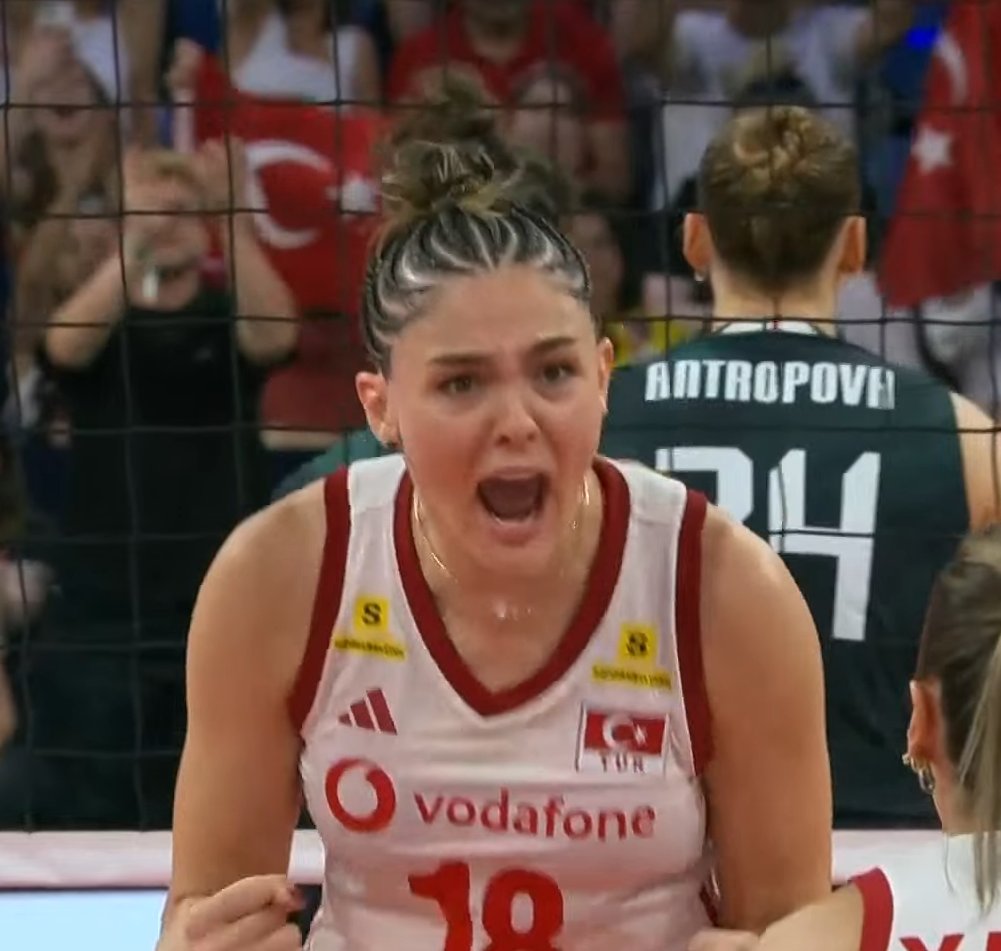 Temmzvolley's tweet photo. 🔥🔥🔥🔥🔥🔥🔥🔥🔥🔥

🇹🇷Zehra Güneş  vs  🇮🇹İtalya  (5 set)

12 pts
%46   6/13
6 blok 1 ace
+7

#EuroVolleyW #FileninSultanları https://t.co/gh0EkBPVF0