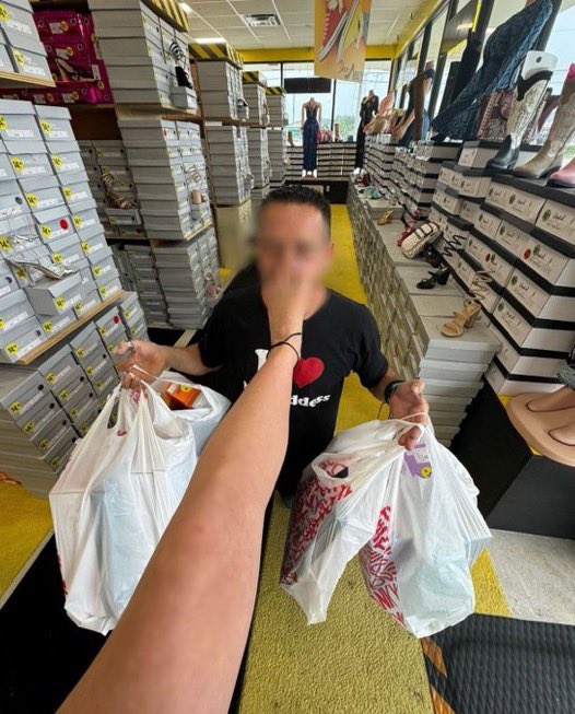 Hannababbe's tweet photo. look at this pathetic fuck gooning over my feet in public. 😂😂

Findom femdom usdomme bnwo finsub sissy moneyslave crypto eth nft joi assworship loser slave sissy ballbusting crypto💰 https://t.co/eeNfuaZ93e
