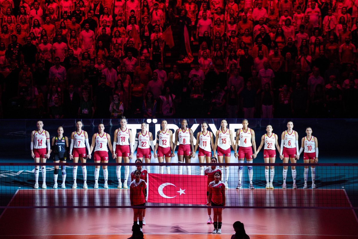 AtillaTasNet's tweet photo. Yüzümüzü güldürdüler yine Avrupa şampiyonu! 🇹🇷#FileninSultanları https://t.co/XyuemaV13w