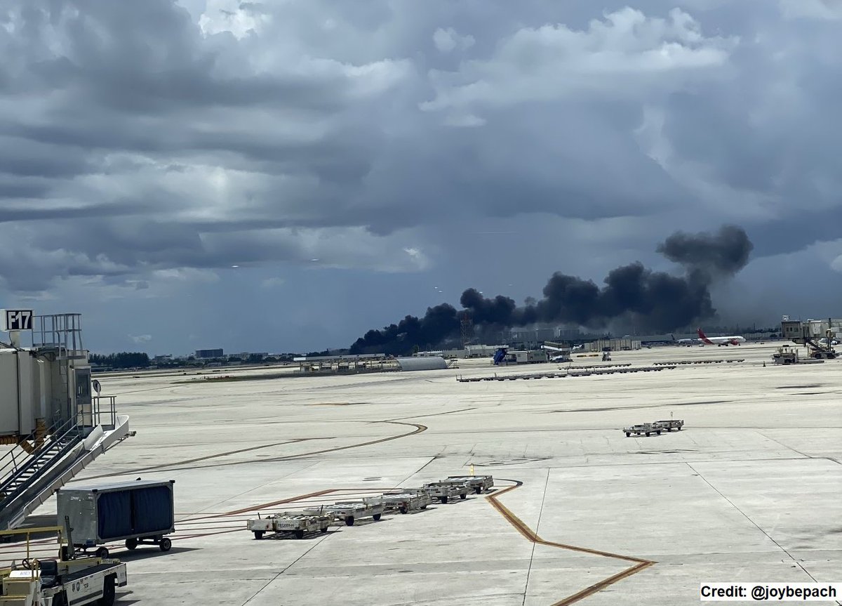 NewsWire_US's tweet photo. PLANE CRASHES AT MIAMI INTERNATIONAL AIRPORT https://t.co/YMXukQ6vxd