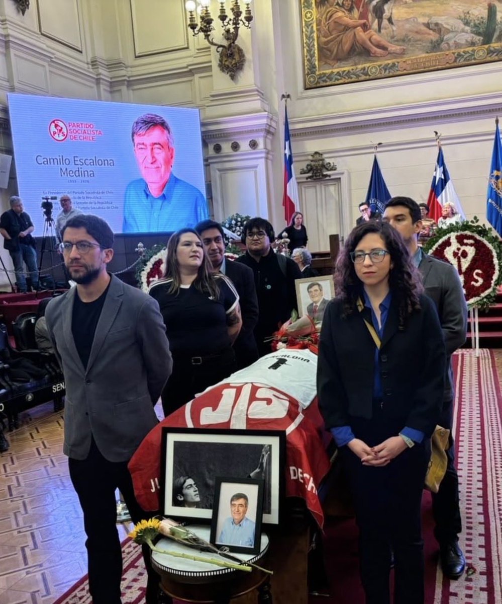 Chilenocomotu's tweet photo. Hipócritas, oportunistas. Cada vez engañan a menos gente. https://t.co/dyvHF90fcY