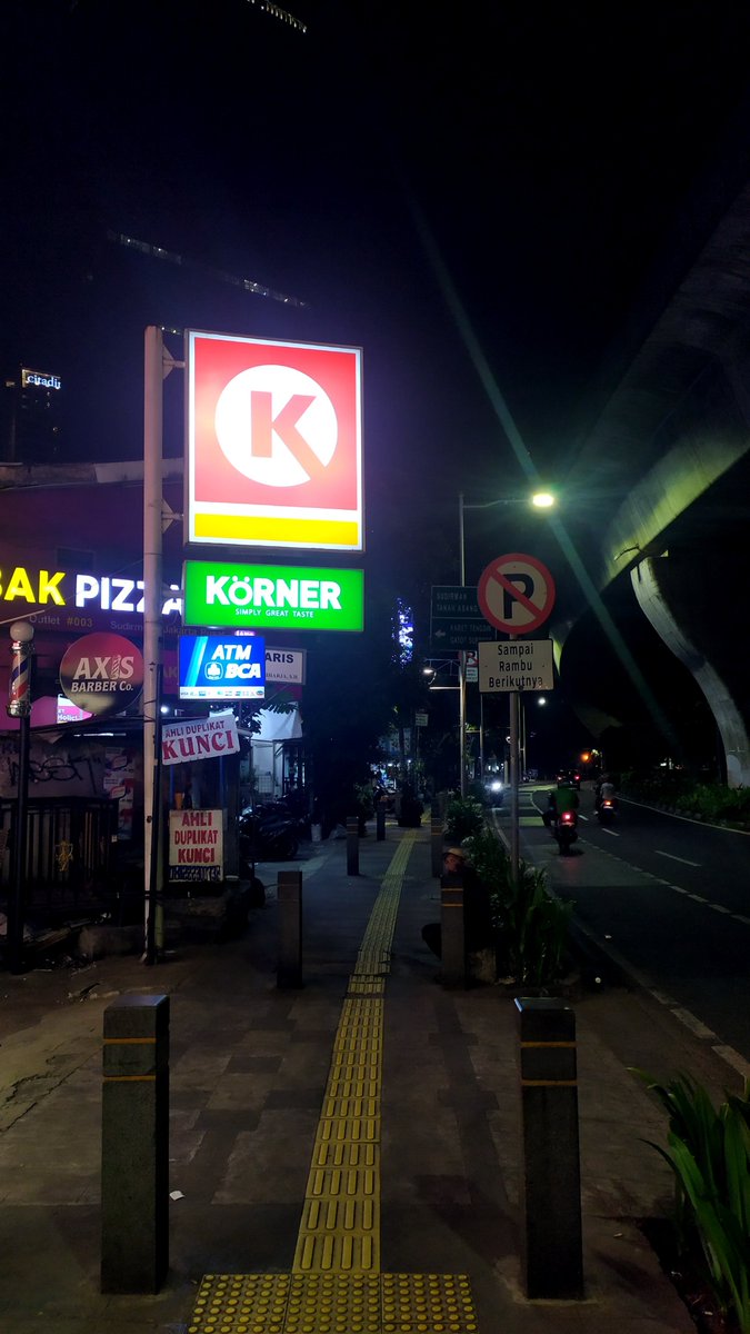 cblaxxk's tweet photo. kalong. https://t.co/z8K88mn6lr
