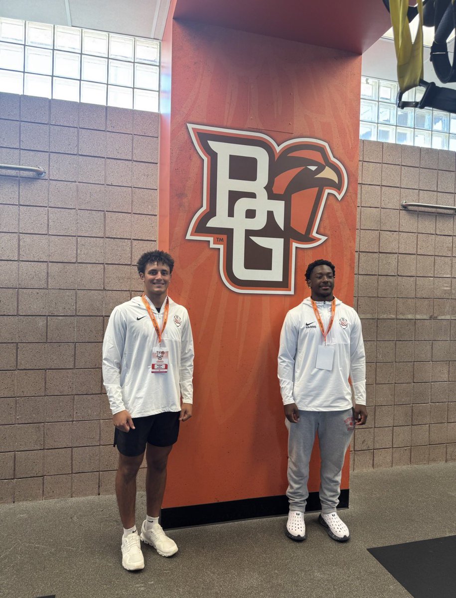 CjHarris_27's tweet photo. Thanks to @JustinPerezHQ for the invite and had lots of fun talking with @CoachStyles_ and @coachbowdown1 . Excited to get back up there! @NHIndiansFB @CoachKasper @43legacy @JuanHarris1484 @AthleticTraumaU @210ths @WPIAL_Insider https://t.co/FRETTf68CK
