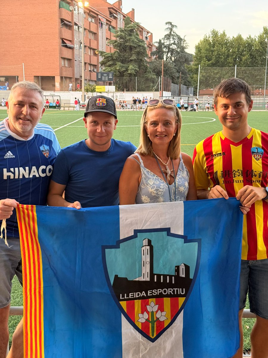 Lleida_AC's tweet photo. Avui la Meritxell Feliu, al Trofeu Emili Vicente, amb el Lleida CF.
La ciutat, el club i el país.
Força blaus! 💙 https://t.co/wL00N1TYtP
