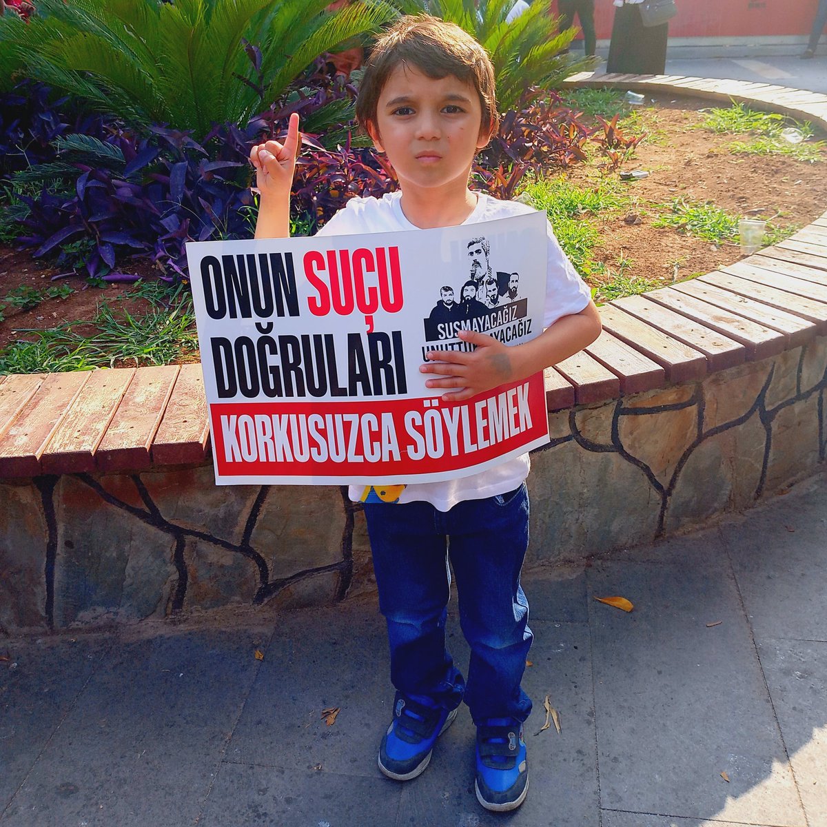 alprsln_ardc's tweet photo. Yaşım çok büyük değil ama mücadele caddeleri beni iyi tanır :)

Zulüm bitene kadar meydanlarda olacağız inşallah..

Özgürlükiçin Meydandayız
FurkanGönüllerine Ozgürlük https://t.co/F8r0L63MMt