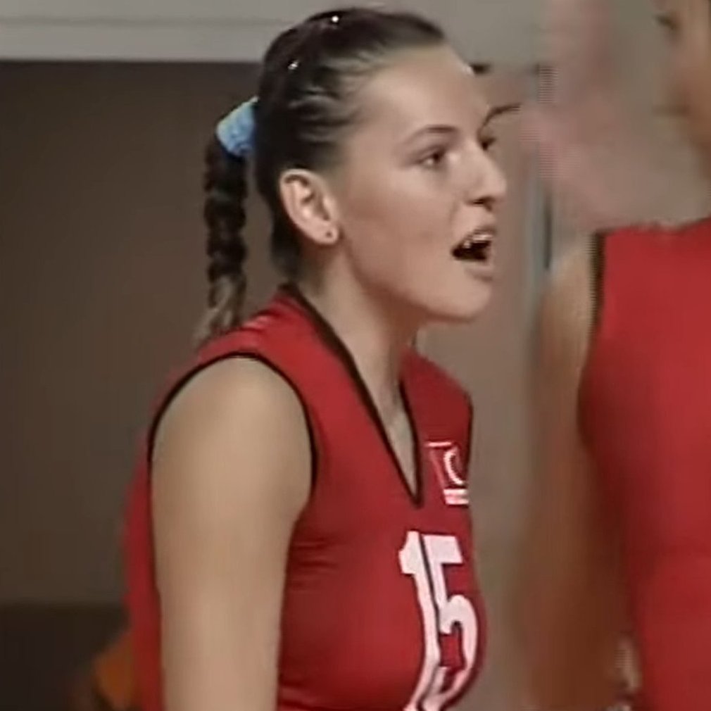 Temmzvolley's tweet photo. 🇹🇷Eda Erdem - #EuroVolleyW Tarihi

📍Bugün 6. madalyasını kazandı 🏆🏆🥈🥉🥉🥉
📍En skorer 2. isim
📍En çok blok yapan isim
📍En çok ace bulan 2. isim
📍Üst üste 4 kez en iyi orta seçildi, tarihte üst üste 4 organizasyon ödül alan ilk voleybolcu
📍En fazla organizasyona katılan isim 10

#FileninSultanları