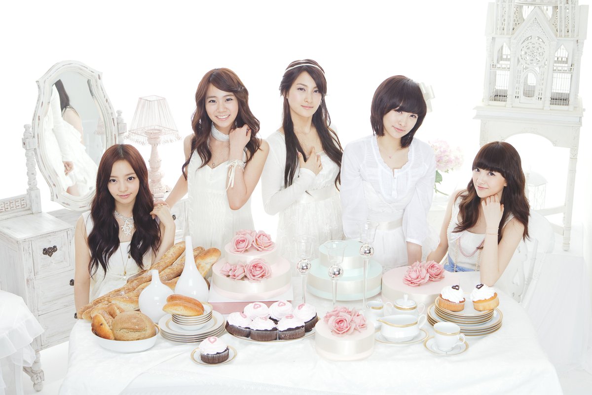 earlykpopjpop's tweet photo. KARA 'Honey' concept photos (2009) https://t.co/BOgXxWE6VF