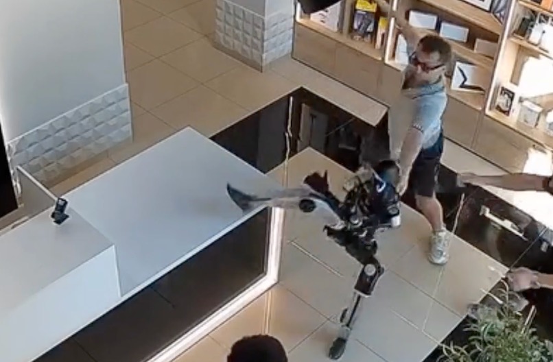 gsmdome's tweet photo. Humanoid Robot Seen Kicking After Being Pushed at Russian Store, but Control Method Is Unclear https://t.co/ChBpewaPqp https://t.co/Fqjg2486X5