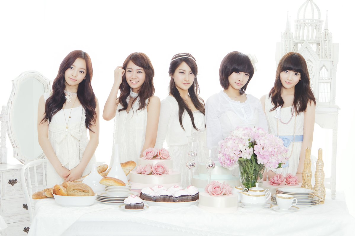 earlykpopjpop's tweet photo. KARA 'Honey' concept photos (2009) https://t.co/BOgXxWE6VF