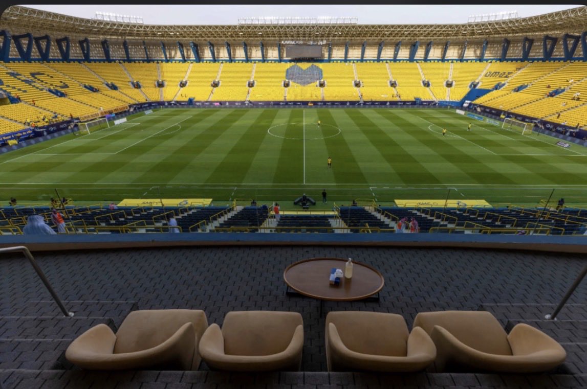 SAdA7_v's tweet photo. ملعب النصر جميل وهو فاضي خلوه كذا الى نهاية الموسم 😉#النصر https://t.co/MR9OEJLVuV