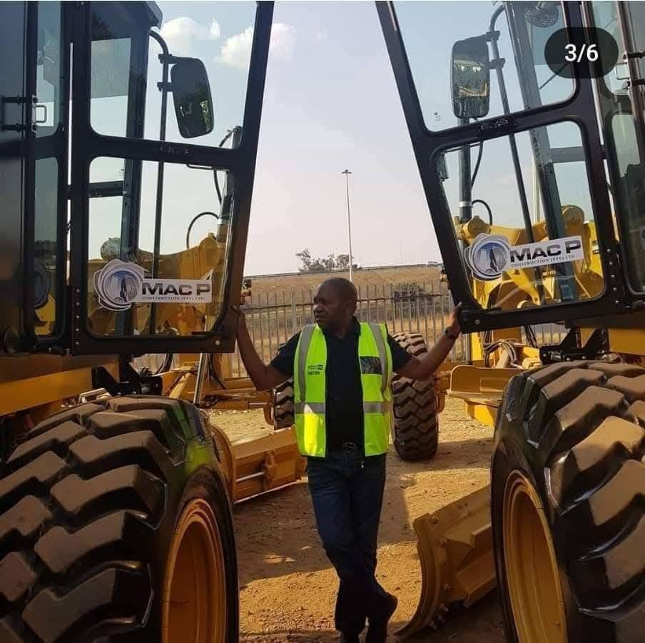 Aaron_JamesZA's tweet photo. 🇿🇦 MEET THE LIMPOPO CONSTRUCTION MOGUL

Meet Makapane Modipa, founder of MacP Construction  a Limpopo businessman who has spent more than 35 years in the construction industry.

🏗️ His company reportedly employs over 1,000 people, making him one of the notable figures in Limpopo’s construction sector.

But construction is only part of the story…

✈️ Modipa is also a licensed pilot and has been described as one of the wealthiest men in Tzaneen, known for his impressive collection of luxury cars and helicopters.

From building businesses to flying aircraft, Makapane Modipa’s story is a reminder of the business empires being built right here in Mzansi.

👀 Have you heard of him before?