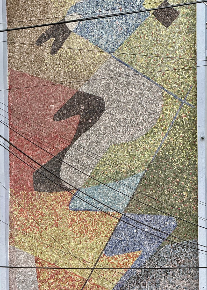 wonder_m_r's tweet photo. 📍Mural en edificio en la colonia Del Valle. 

Como me gusta encontrar este tipo de murales de mosaico vidriado https://t.co/GilgqTISwd