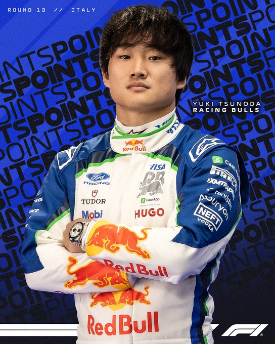 efmania's tweet photo. 🚨《角田裕毅、イタリアGP🇮🇹でP10　Racing Bulls復帰2戦目で今季初ポイント》

　角田裕毅はモンツァ決勝をP10でフィニッシュ。
予選P17から、グリッド降格でP15スタートとなり、そこから5つ順位を上げて1ポイントを獲得した。

Racing BullsのリンドブラッドもP8に入り、チームはダブル入賞。F1公式も角田をポイント圏最後の10位として記録している。

予選ではFP3後の燃料漏れに加え、Q1で「デプロイメントが足りない」と訴え、第1セクターのストレートだけで0.5秒以上失っていた角田。

ただ決勝では、少なくとも予選時のような致命的なストレートロスを示す情報は出ておらず、中団でポジションを上げながらポイント圏まで戻した。

金曜FP2ではリンドブラッドとの差はわずか0.106秒。Racing BullsもPUとシャシー双方を改善し、角田自身もエネルギーの使い方について理解を深めていた。

予選で見えた1秒超の差が、そのまま純粋な速さの差ではなかったことを、決勝結果もある程度裏付ける形になった。 1/3