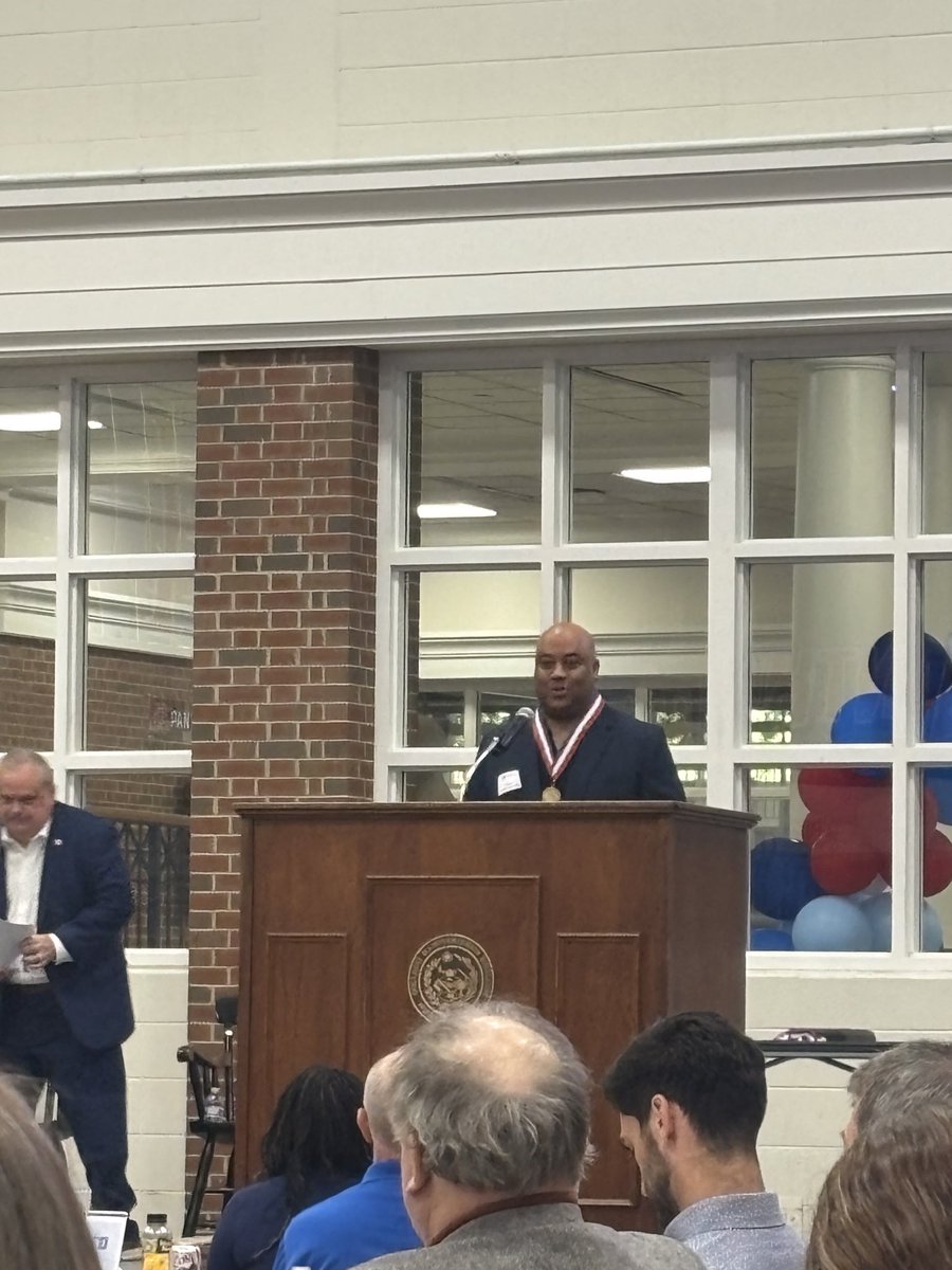 HCCoachMiller's tweet photo. Congrats to teammate Micah Shrewsberry on his induction yesterday into the Hanover Hall of Fame. Very well deserved…and a great reason to get some of the guys together! Life-long friendships - the most valuable thing we got from playing HC Hoops! https://t.co/77jPsXu39D