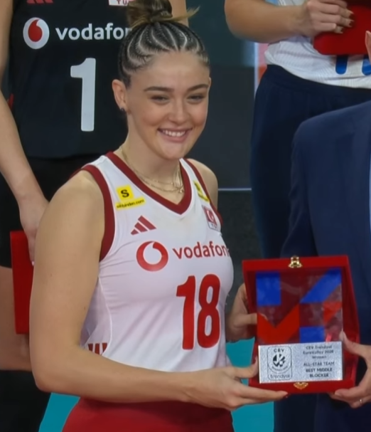 gibbybaris's tweet photo. 🇪🇺 Avrupa Şampiyonası x En İyi Orta Oyuncu

🇹🇷 Zehra Güneş https://t.co/O0c5UEVK2X