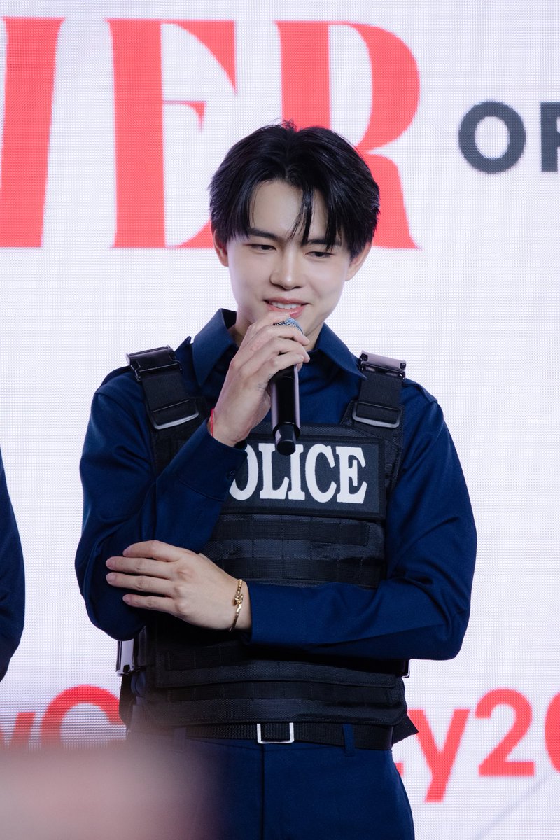 doubleminee's tweet photo. 👮‍♂️

@Shinadis #shinadis 

#SiamParagonxPreawxPIL

 ｡:ﾟ #dbmsnapp☺︎︎☻︎ https://t.co/M5biEYf2U2