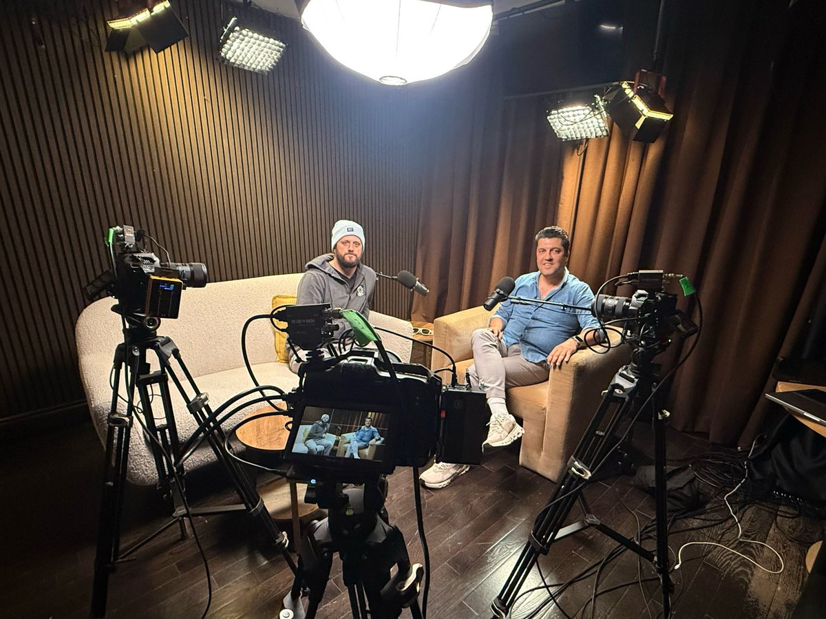 vadiefe's tweet photo. What happens to storytelling on @YouTube as the rise of AI continues? Eric D. Horn is betting that real human stories about culture will be the answer.

We sat down at Borough House in NYC for a wide-ranging conversation about storytelling and upcoming launch of CultureRoot TV. https://t.co/TsCRYpqXwE