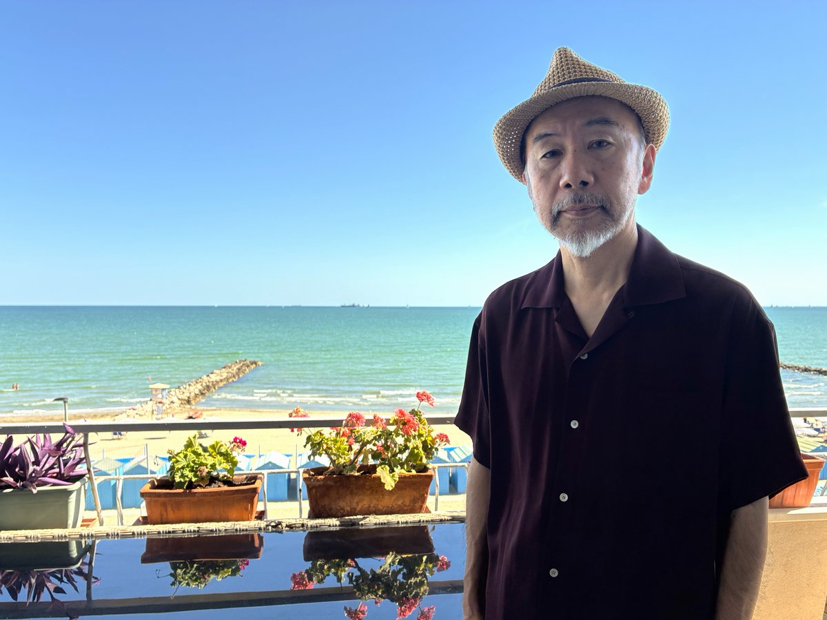 KYODONEWS_ENT's tweet photo. ベネチア映画祭5日目は塚本晋也監督の取材会
「戦争ものは一回休みたい」と思いつつ、緊迫する国内外の情勢に「戦争は想像以上に近づいていて、めまいがするぐらい」「心配は消えないどころかますます燃え盛っている」と語りました。@tsukamoto_shiny
現地リポートはこちら↓
https://t.co/IDaUbTh0bD https://t.co/0TNVCjiLe6