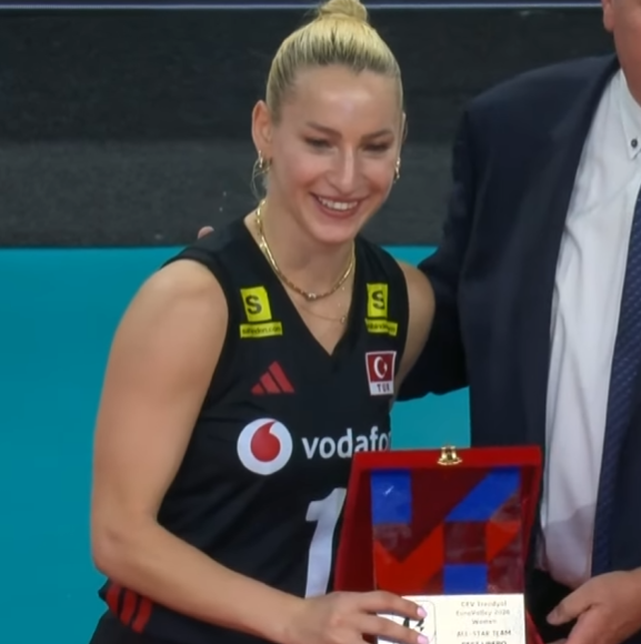 gibbybaris's tweet photo. 🇪🇺 Avrupa Şampiyonası x En Libero

🇹🇷 Gizem Örge https://t.co/t0DyhVcbTV