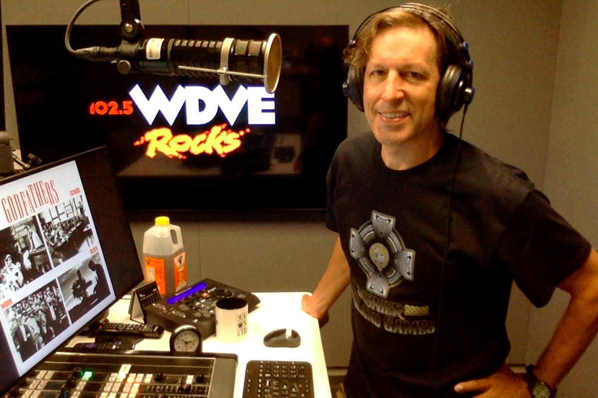guyovernight's tweet photo. Coming to you from 3 Eastern on @DVERADIO on a beautiful #Pittsburgh #Sunday #LaborDayWeekend!🇺🇲
At 9 #PittsburghMusic hits the stage on the
#DVE #Homegrown show.
At 10 @littlesteven_ug wraps up yer 102.5 day, in the #UndergroundGarage. https://t.co/xAkOTjYrNt
