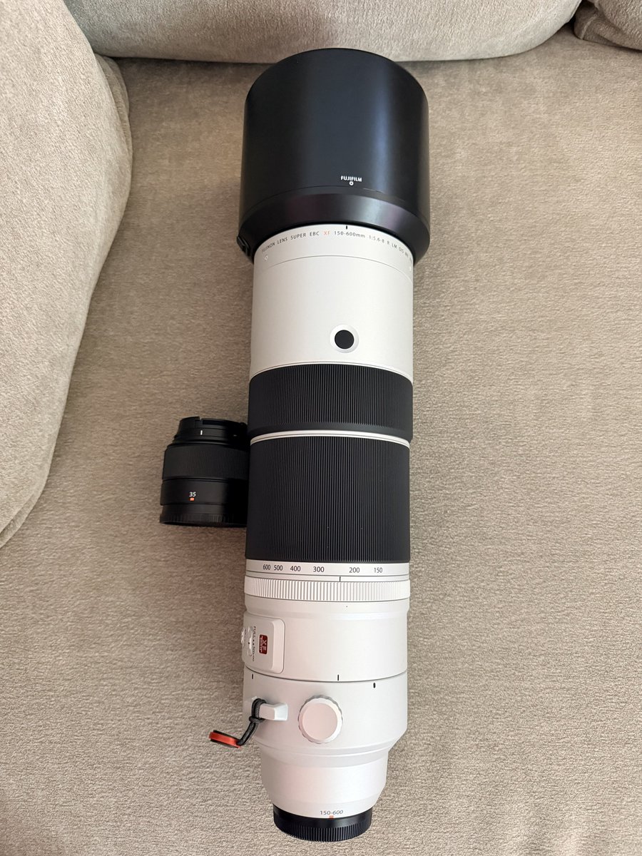 BlancRyuuzaki's tweet photo. You vs the lens she tells you not to worry about 🤭 https://t.co/6tAulpN878