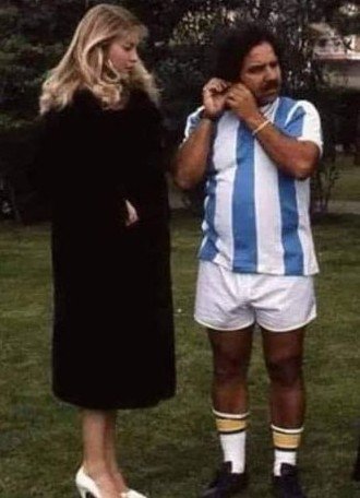 LazioAndWhiskey's tweet photo. In the 80s, the italian adult-film actress Anna #Moana Rosa Pozzi (1961–1994), known as Moana, became a celebrated socialite, TV personality and politician.
Pics (L to R): with Ron #Jeremy in a World Cup parody, with art critic Bonito Oliva and Oscar-winner Roberto #Benigni 💃🏻 https://t.co/BsReWV9D5A