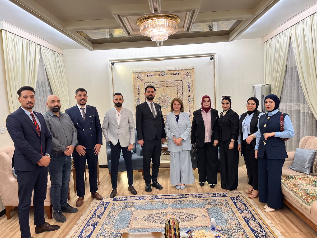b_f22680's tweet photo. التقى ممثل المتظاهرين الخريجين (٢٧٢)، مصطفى محسن الموسوي، والوفد المرافق له من المتظاهرين، بمستشار رئيس مجلس الوزراء السيدة آلا طالباني، وذلك لبحث ملف المتظاهرين والاطلاع على آخر المستجدات المتعلقة به.وانهاء معانات هذه الشريحة وشاكرين تعاونها معنا ومساعدة هذه الشريحة المظلومة https://t.co/u6sv6hFTWI