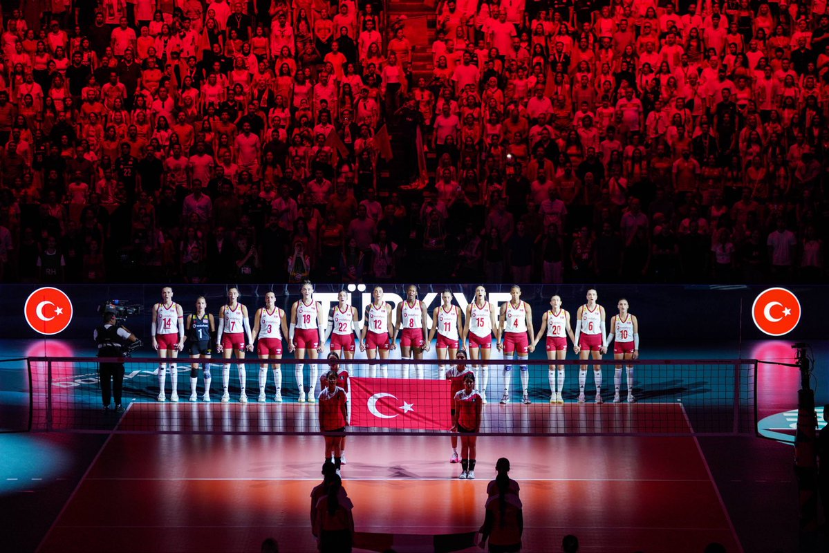 mfatihkacir's tweet photo. BİR KEZ DAHA AVRUPA’NIN ZİRVESİNDE! 🏐🏆

🇹🇷 Üst üste ikinci kez Avrupa Şampiyonu olan #FileninSultanları'nı yürekten kutluyorum. https://t.co/JPsnN40foy