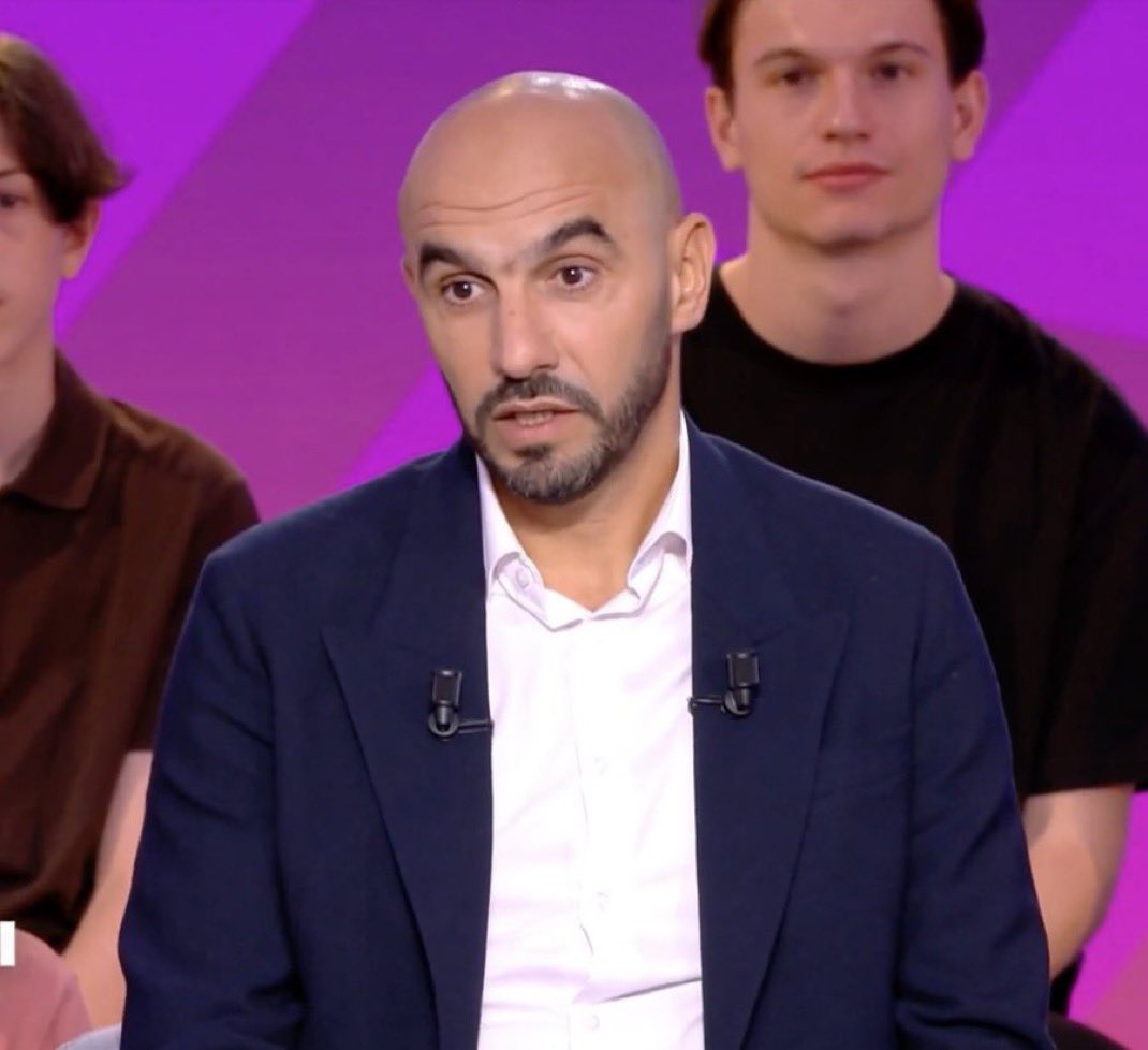 FRMFXtra's tweet photo. Walid Regragui 𝗕𝗥𝗜𝗦𝗘 𝗟𝗘 𝗦𝗜𝗟𝗘𝗡𝗖𝗘 sur les incidents de la finale de la CAN ! 🇲🇦👀

« Honnêtement, ça ne s’est 𝗝𝗔𝗠𝗔𝗜𝗦 𝗩𝗨 qu’un joueur aille snapper dans le vestiaire pendant 15 minutes en disant : “On se fait voler”

𝗖’𝗘́𝗧𝗔𝗜𝗧 𝗨𝗡𝗘 𝗛𝗢𝗡𝗧𝗘. » 😬🇸🇳 https://t.co/c0pmarXAvX