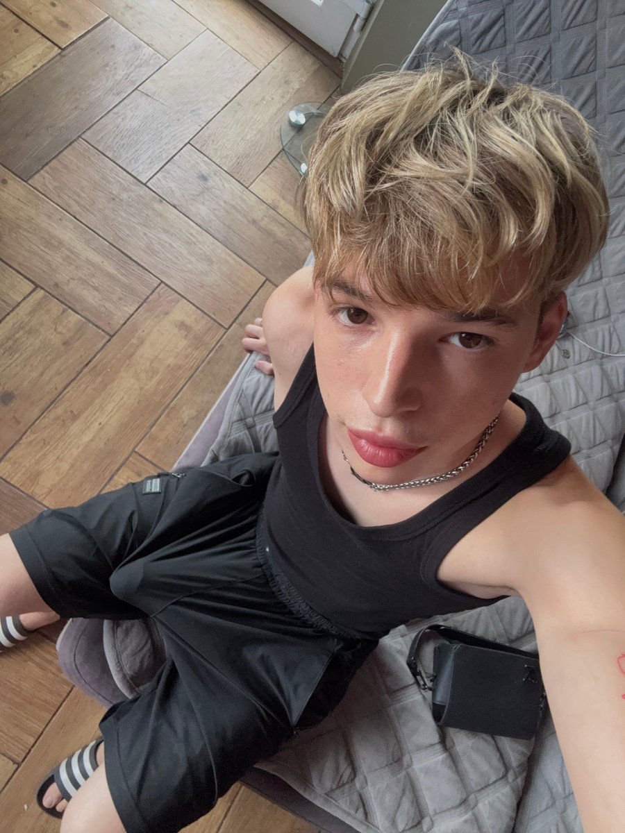 HunkBaeDaddy's tweet photo. can i wear this on our first date https://t.co/52fxq6B5bL