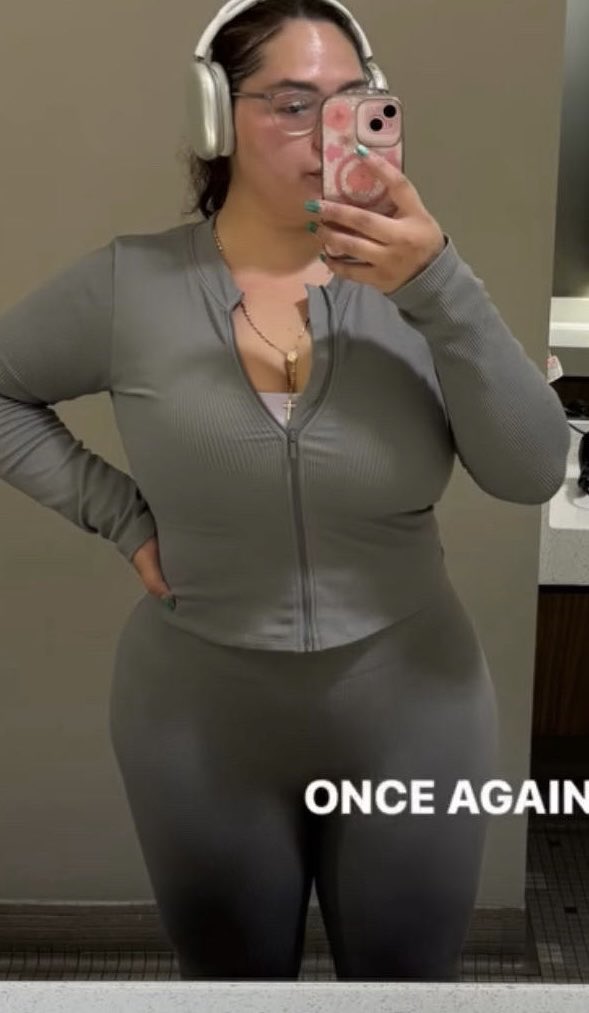 Bigdikbee2's tweet photo. My aunt is straight goon meat #gooner #candid #cumtributes #creepshot #candids #bbl #bbc #bulitforbbc #madeforbbc #tribs #nsfwtwt #slut #goon #facial #goonfuel #cumming #cum #cumdump #thicc #ass #latina #latinas #blacked #aunt #mom #milf https://t.co/DZXONivlUR