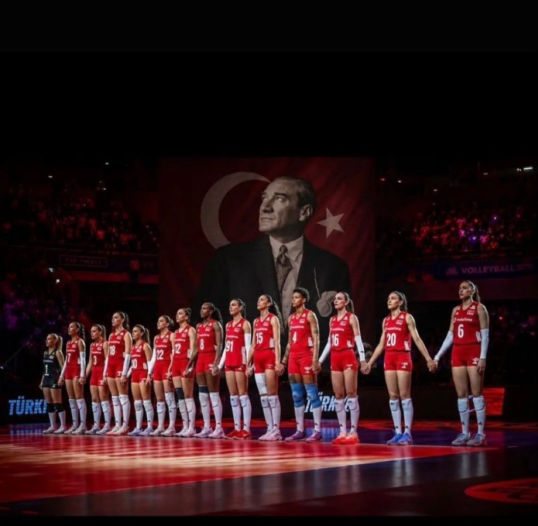 OncelD's tweet photo. En sevdiğimiz kırmızı, gurur duyuyoruz 🇹🇷🇹🇷🇹🇷🇹🇷 @TVForgtr #avrupaşampiyonu https://t.co/TuXydhfafV