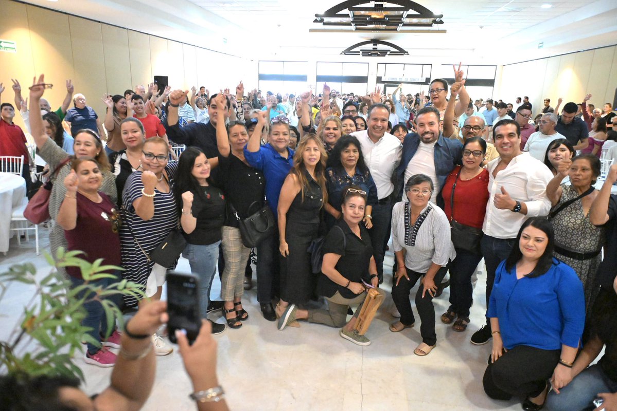 tonoastiazaran's tweet photo. ¡Bienvenido, mi amigo @Rogeliocota, a Sonora con Todo! 🙌🏼

Me dio mucho gusto ser testigo de tu nombramiento y verte sumarte a este proyecto que busca construir y trabajar juntos por Sonora y su gente.

Estoy seguro de que haciendo equipo, más allá de colores y partidos, podemos construir puentes y aportar por un Sonora mejor. 🤝🏼