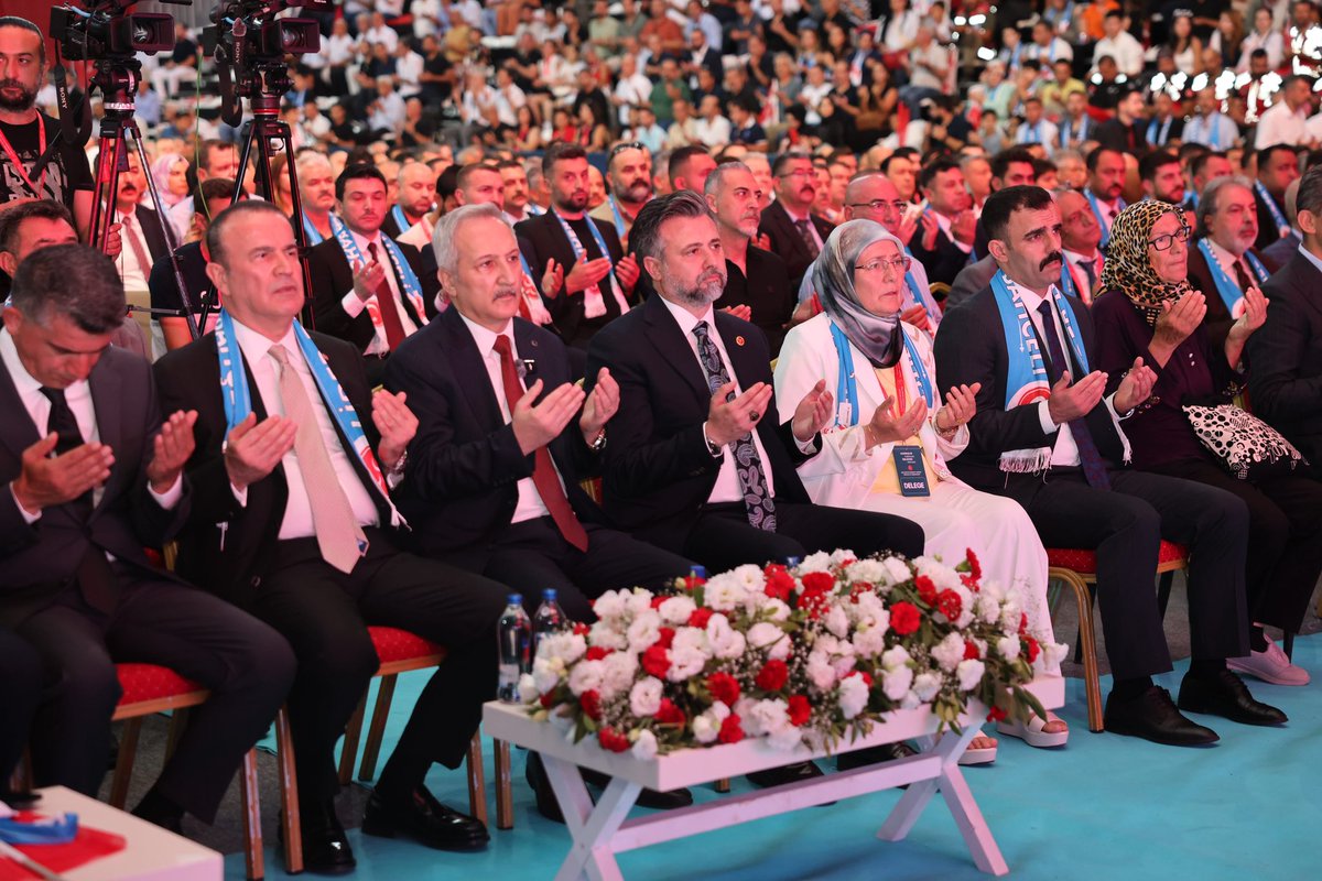 mhpantalyail's tweet photo. MHP Antalya İl Başkanlığımızın 15. Olağan Kongresi’ni büyük bir coşku, birlik ve beraberlik içerisinde gerçekleştirdik.

Kongremizin; teşkilatımıza, Antalya’mıza ve Milliyetçi Hareket Partimize hayırlı olmasını diliyoruz.

Birlik ve beraberliğimizden aldığımız güçle, Genel Başkanımız Sayın Devlet Bahçeli’nin liderliğinde; davamıza, ülkemize ve milletimize hizmet yolunda kararlılıkla yürümeye devam edeceğiz.

Kongremizin gerçekleşmesinde emeği geçen tüm dava arkadaşlarımıza, teşkilat mensuplarımıza ve kıymetli ülküdaşlarımıza teşekkür ediyor; yeni dönemin teşkilatımız için hayırlara vesile olmasını temenni ediyoruz.

Birlikte daha güçlü, daha kararlı, daha büyük bir Antalya için…

Ne Mutlu Türk’üm Diyene! 🇹🇷

#MHP #MHPAntalya #15OlağanKongre #MilliyetçiHareketPartisi #Antalya