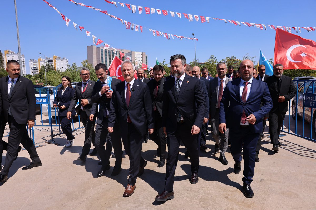 mhpantalyail's tweet photo. MHP Antalya İl Başkanlığımızın 15. Olağan Kongresi’ni büyük bir coşku, birlik ve beraberlik içerisinde gerçekleştirdik.

Kongremizin; teşkilatımıza, Antalya’mıza ve Milliyetçi Hareket Partimize hayırlı olmasını diliyoruz.

Birlik ve beraberliğimizden aldığımız güçle, Genel Başkanımız Sayın Devlet Bahçeli’nin liderliğinde; davamıza, ülkemize ve milletimize hizmet yolunda kararlılıkla yürümeye devam edeceğiz.

Kongremizin gerçekleşmesinde emeği geçen tüm dava arkadaşlarımıza, teşkilat mensuplarımıza ve kıymetli ülküdaşlarımıza teşekkür ediyor; yeni dönemin teşkilatımız için hayırlara vesile olmasını temenni ediyoruz.

Birlikte daha güçlü, daha kararlı, daha büyük bir Antalya için…

Ne Mutlu Türk’üm Diyene! 🇹🇷

#MHP #MHPAntalya #15OlağanKongre #MilliyetçiHareketPartisi #Antalya