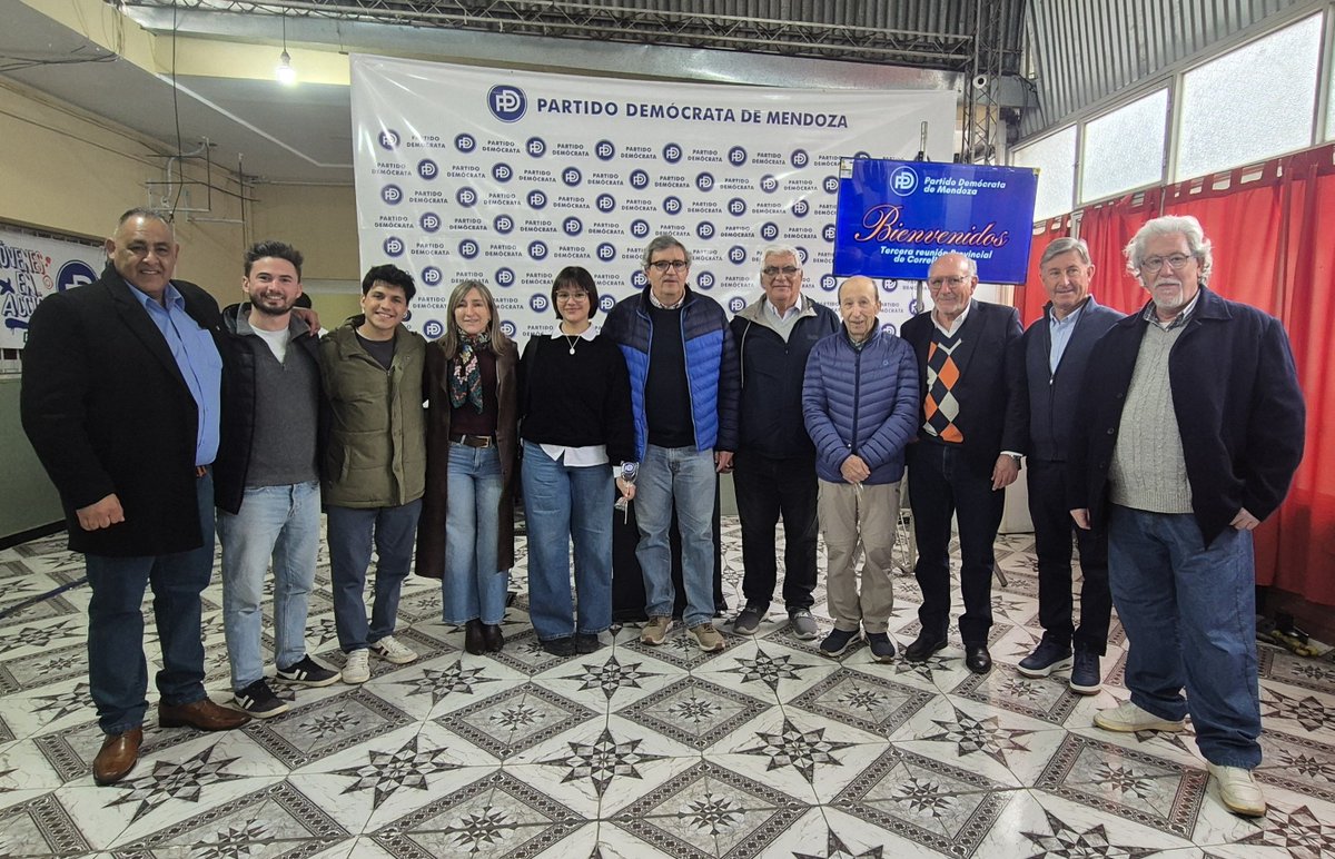 biencuyano's tweet photo. ALINEADOS AL GOBIERNO DE MILEI, LOS DEMOCRATAS YA JUEGAN EN MENDOZA
Con vista un mejor futuro "Queremos volver a hacer de #Mendoza la joya del Oeste argentino de la mano del ideario liberal y de la integridad.  No hay prosperidad sin moral.Ideas, equipo y trabajo para recuperar el rumbo" afirmó Mercedes Llano presidente PD Nacional

➡️https://t.co/iqYx08xXOI