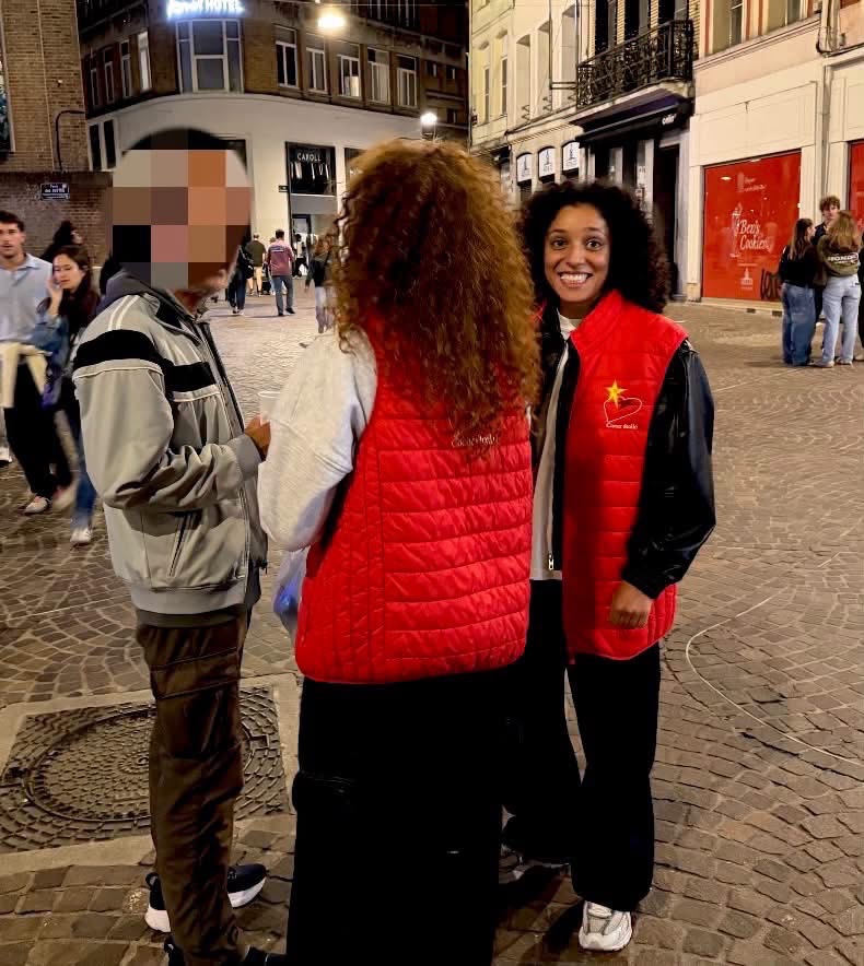 BouananiKalid's tweet photo. Quand la ville s’endort, certains restent dehors.

Nous continuons d’aller à leur rencontre, semaine après semaine. Un repas, une boisson chaude, une écoute. 

❤️ Cœur Étoilé 🌟
👉 https://t.co/G1MCJpRV3z

#SansAbri #Maraude #Lille #Entraide https://t.co/NaZguxyKAq