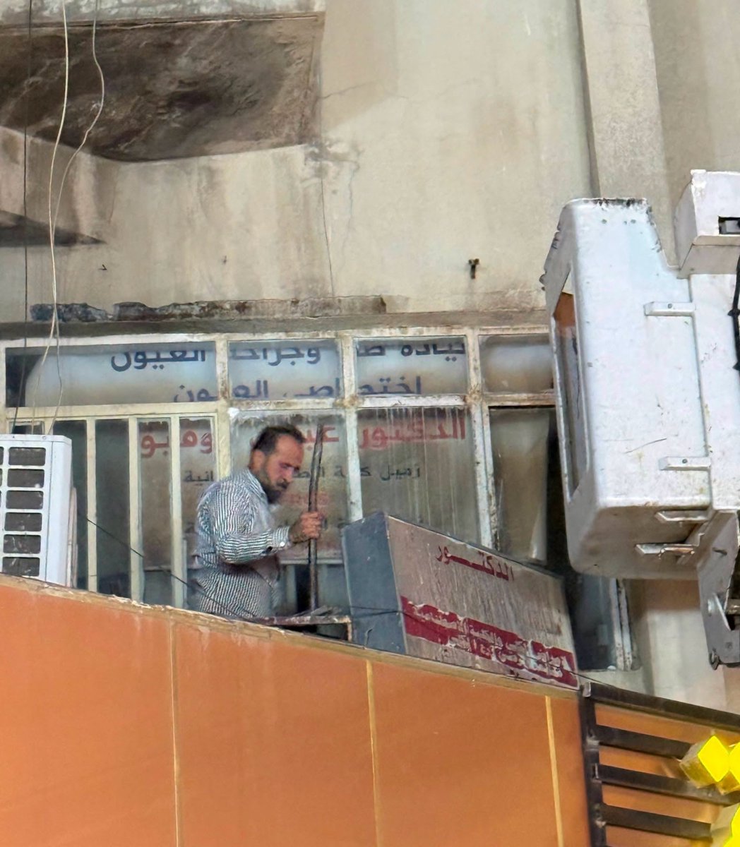 llmkyll's tweet photo. Erbil'de ırkçılık, yerel hükümet eliyle artıyor.

Geçtiğimiz günlerde Irak Türklerine yönelik şiddetli ırkçı saldırılar yaşanırken şimdi de yerel hükümet, Irak'ın resmi dili olan Arapça tabelalar söküldü. 

Yerel hükümet, ırkçı politikaları kapsamında sadece Kürtçe tabelalara izin veriyor.