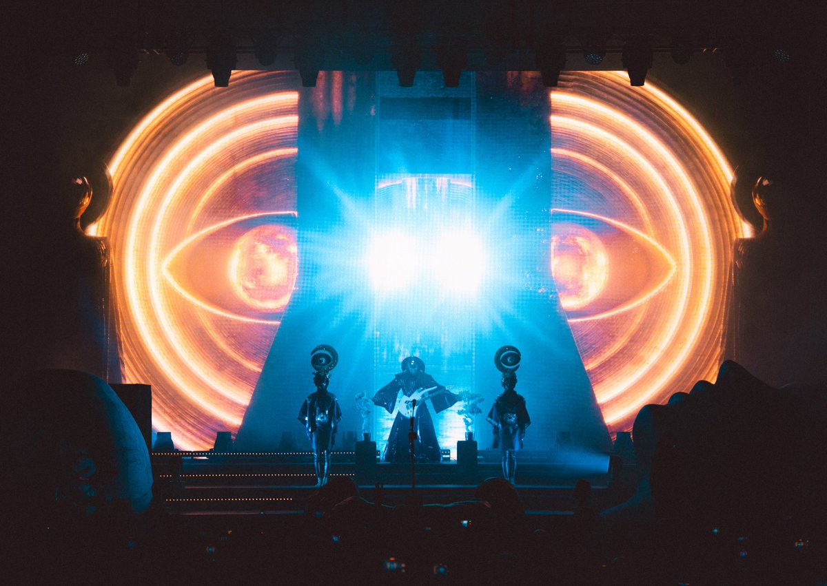 EmpireOfTheSun's tweet photo. Beautiful night in the realm! Thank you Empyreans of Philadelphia! https://t.co/FPkBzTHVwM