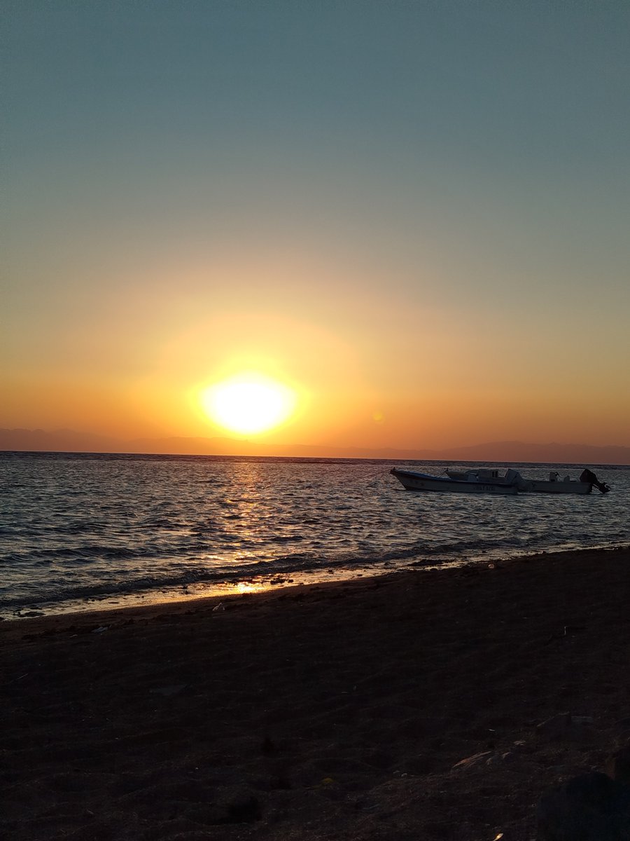 Kareem_Sun84's tweet photo. الساعة الذهبية 🌅
#Goldenhour 
#تصويري 📷
#Dahab https://t.co/EYdRpGDf6Q
