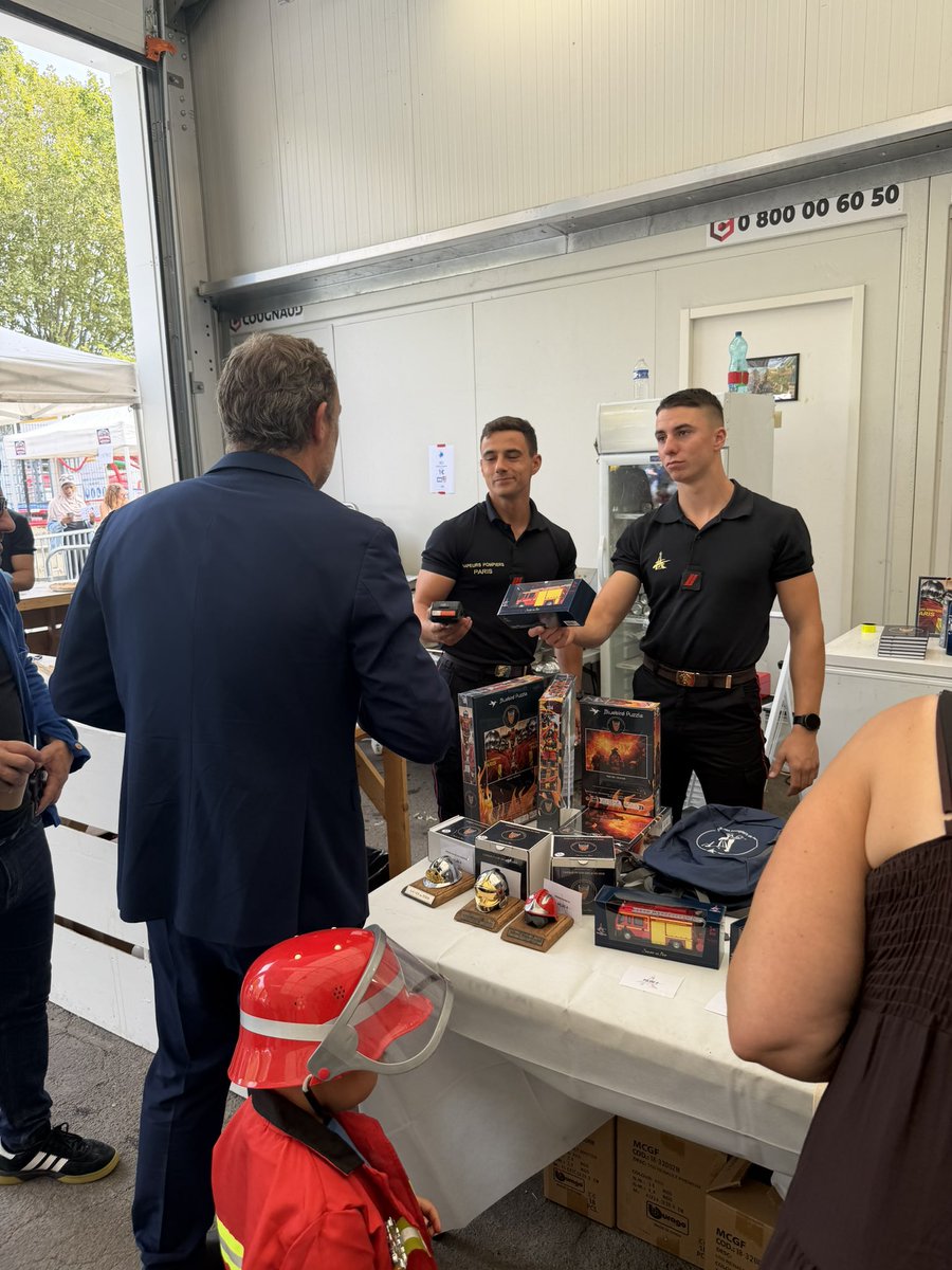 Portes_Thomas's tweet photo. Aux journées portes ouvertes des pompiers à Noisy-le-Grand.

Comme des milliers de pompiers, plusieurs d’entre eux ont été déployés dans le sud de la France pour lutter contre les mégafeux.

L’occasion de les remercier pour leur engagement permanent au service des citoyens. https://t.co/7undwdewVU
