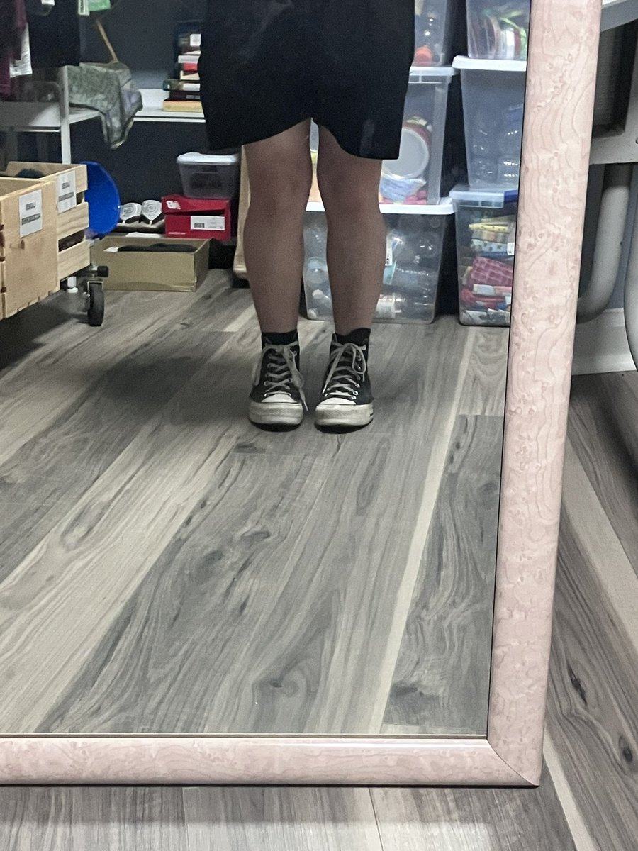 StrPrcdFggt's tweet photo. Wide ugly short person legs https://t.co/URnjvLD0FS