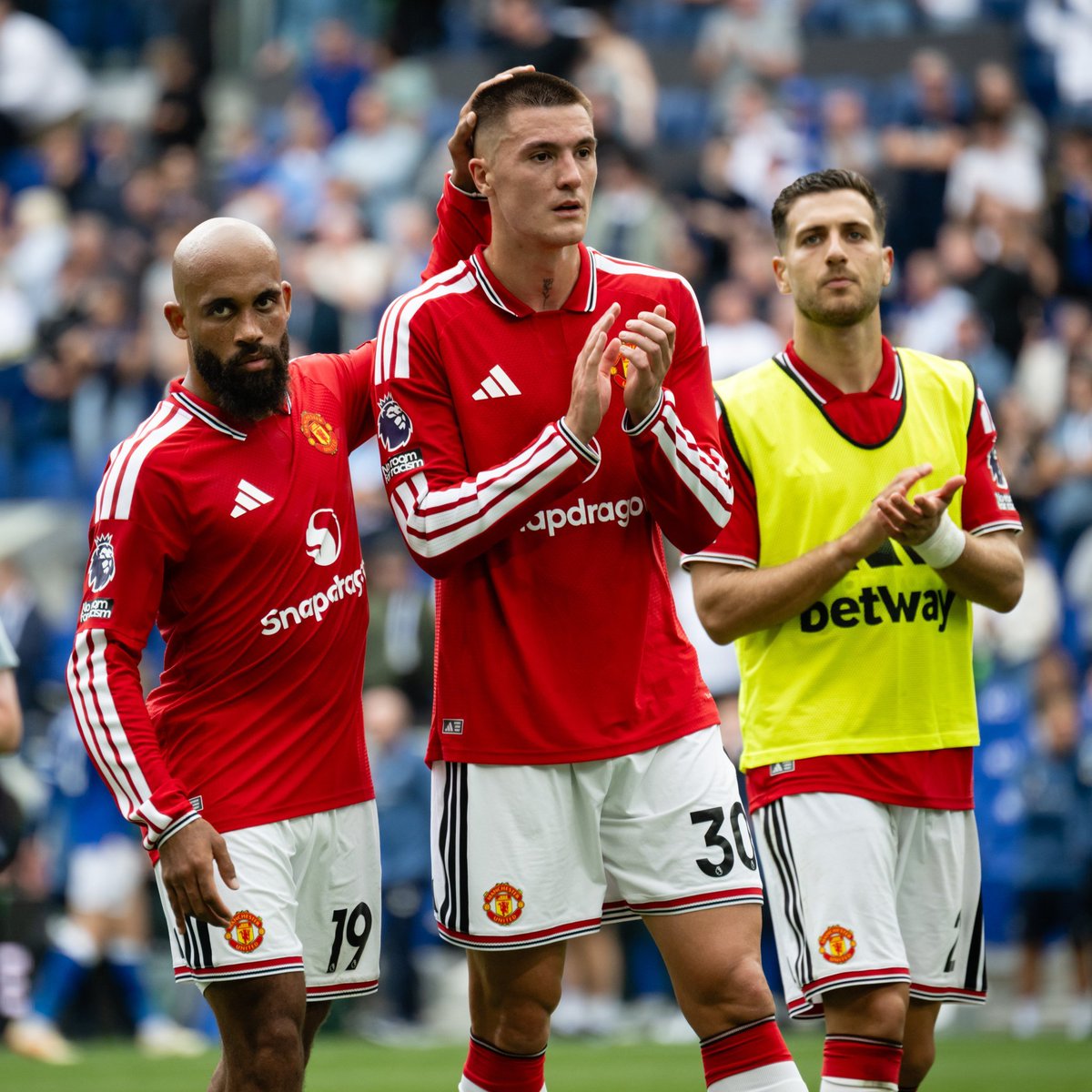 UnitedHubFC's tweet photo. 🚨🗣 Wayne Rooney on Manchester United’s 2-2 draw against Everton: 

“I thought it was a GOOD away performance. There was a lot more CONTROL. The midfield three were really good.

"They'll be frustrated they haven't won the game, given the performance.”

[@BBCSport] https://t.co/mfGMuGQqMq