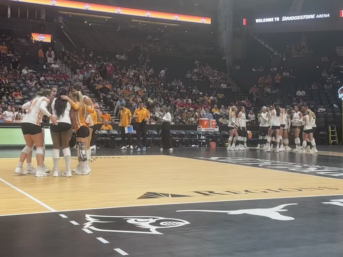VolleyballOnSI's tweet photo. Tennessee takes the first set 25-23. Kennadi Rogers leads the Lady Vols with 6 kills, hitting .417.

Overall, the Lady Vols are hitting .200. Indiana isn't too far off at .162 https://t.co/AvPkybt4JZ