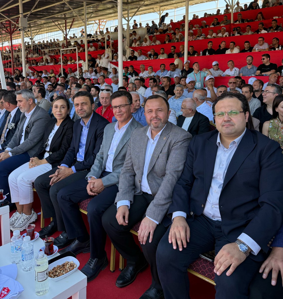 ethemtas's tweet photo. 📍 Elmalı

Türk’ün ilk er meydanı Elmalı’da, 674. Tarihi Elmalı Yağlı Pehlivan Güreşleri’ni; Dünya Etnospor Konfederasyonu Başkanı Sayın Bilal Erdoğan, Türkiye Güreş Federasyonu Başkanımız, milletvekillerimiz, belediye başkanlarımız, güreş ağalarımız ve sevgili güreşseverlerle birlikte takip ettik.

Asırlardır süregelen bu eşsiz geleneğimizi yaşatan, dualı çayırda kol bağlayan tüm pehlivanlarımıza Allah derman versin.

🥇 Elmalı’nın er meydanında başpehlivanlığı kazanan Orhan Okulu’nu gönülden tebrik ediyor, başarılarının devamını diliyorum.

Ata sporumız yağlı güreşi yaşatan, bu kadim mirasımıza sahip çıkan herkese teşekkür ediyoruz. 🇹🇷