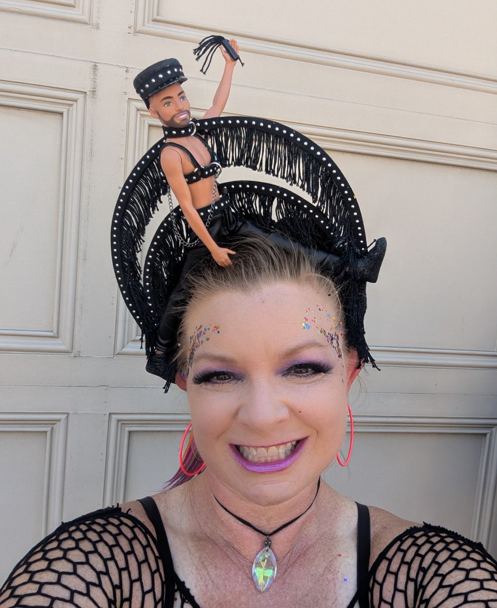 WrittenNRed's tweet photo. Look for me and Leather Daddy Ken with the Goddesses! #Decadence🌈 https://t.co/t1W1FGCGJ3