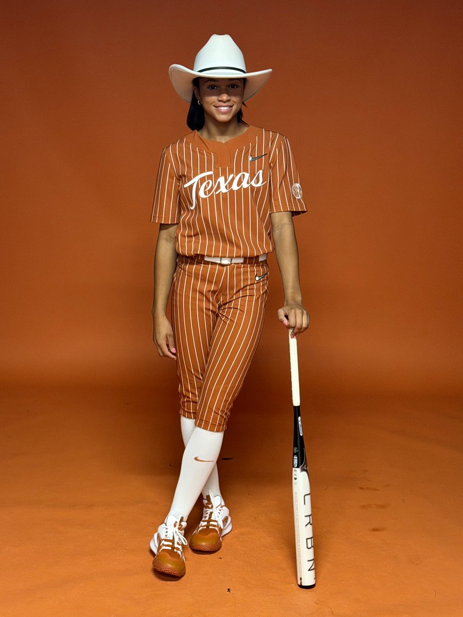 KenyaLanders's tweet photo. Official visits are underway! First stop, @texassoftball. Thank you for an incredible weekend of hospitality and excellence! #notcommitted https://t.co/xZHzryQyQr