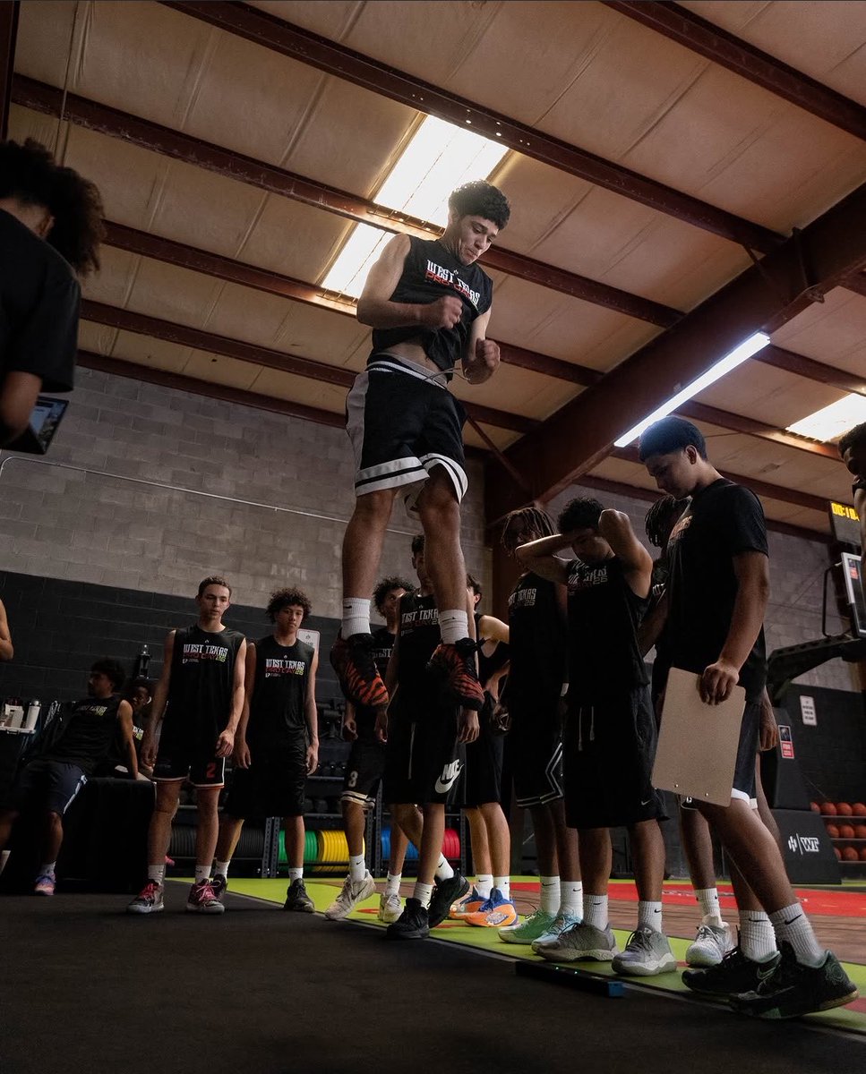 paristhetrainer's tweet photo. yesterday, i hosted a free one day, NBA Combine-style, Pro Day for any and every high school basketball player that wanted to join. and our beautiful young people came out to dance! i wanted to do something that first, glorified God, and second, allowed our young people to freely display their art. 

first of all the numbers were crazy— to all developers; samantha stukes, bob jones, jermaine jefferson, anthony white, jenzel nash, rian narra, randy clark, rob godinez, ronny weihmann, matt flores, and many more, you guys are geniuses! the athletes you all work with are incredible, never stop impacting lives! 

i am eternally grateful to every family & every athlete. thank you for coming out, showing out, and supporting these young people. i can’t put in words how thankful i am to every hand that helped in anyway. young stars, have fun, be free, & have a YEAR! i can’t wait for the next one. 🫂