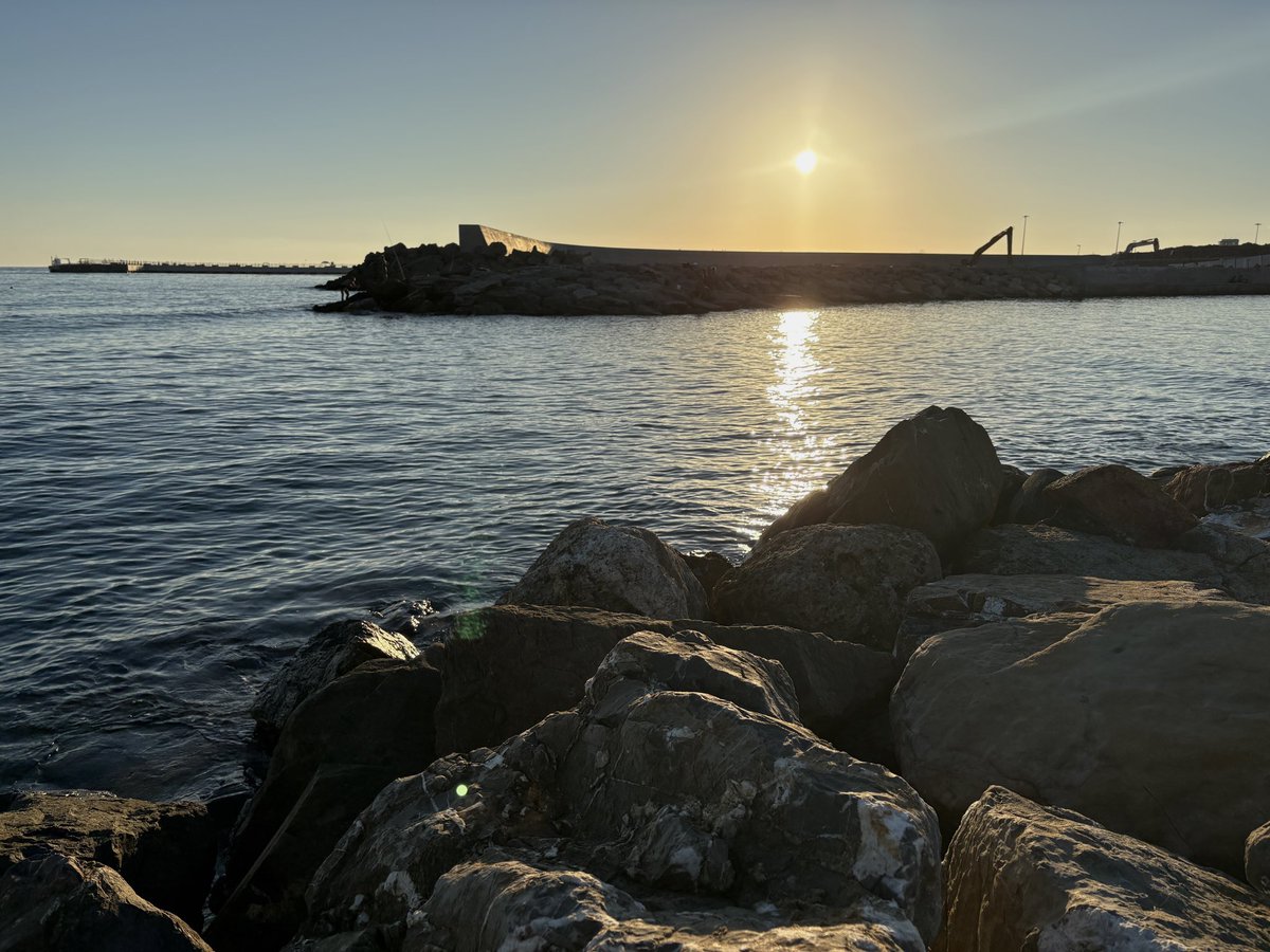AlexMilenko_II's tweet photo. Somewhere in Italy 

#GoldenHourItaly #EveningLight #CoastalSunset #TyrrhenianSea #LaDolceVita https://t.co/mQ6KHOVwdC